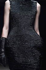 ノワール ケイ ニノミヤ 2022-23年秋冬コレクション - 暗闇に浮かび上がるネオンの輝き｜写真49