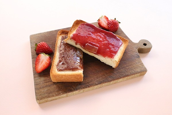 「スライスようかん 春のベリー」パンにのせて焼くだけ“熱々小倉トースト”に、京菓子・亀屋良長から｜写真2