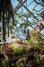 ✨️希少 COACH かごバッグ フラワー ティーローズ ラフィア レザー 写真3/20｜コーチ“レザーの花”を飾ったバッグ「ティーローズ