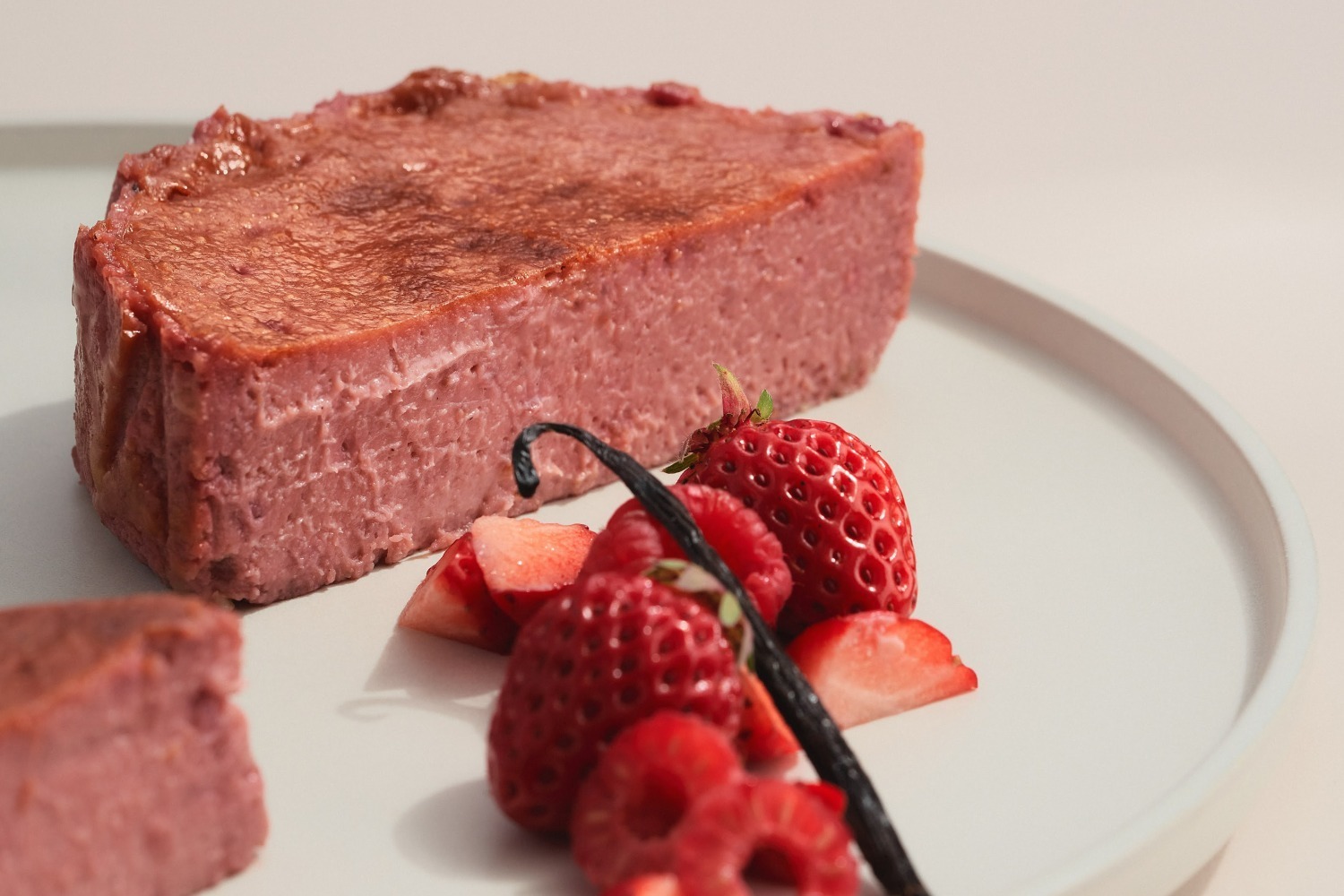 モンサンクレールのホワイトデー、“苺＆フランボワーズ”の爽やかフロマージュや春色マカロンなど