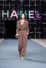 シャネル 2022-23年秋冬コレクション - ツイードに見る無限の可能性｜写真24