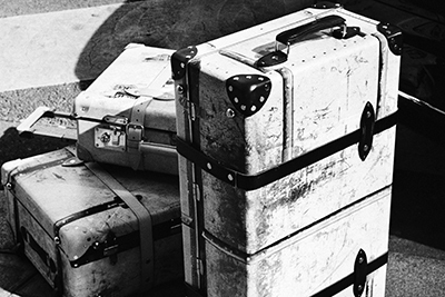 メゾン マルタン マルジェラ、グローブ・トロッターとのコラボレーションによるトラベルケースを発売