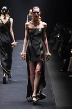 アンダーカバー 2022-23年秋冬ウィメンズコレクション - 心に燻る冷たい炎｜写真2