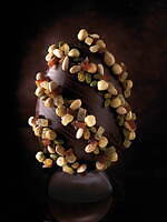 ピエール・エルメ・パリのイースター、“大自然”着想のエッグチョコや約27cmのウサギ型ショコラ｜写真30