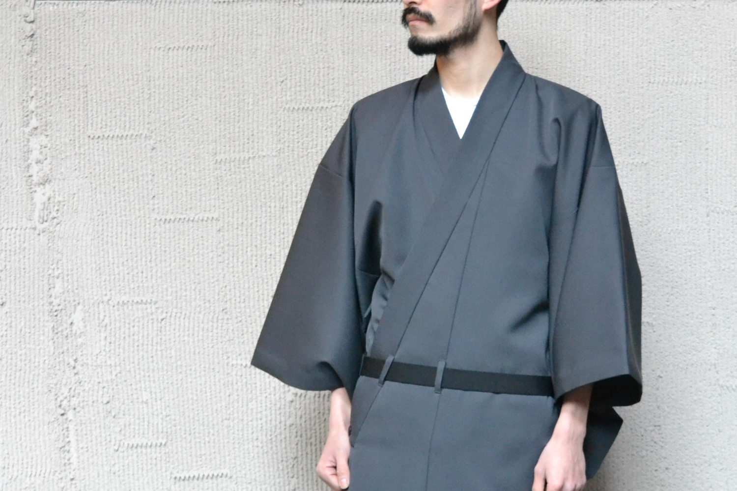 メンズきものテーラーY. & SONS×グラフペーパー、帯の代わりにベルトを配した定番着物に新色