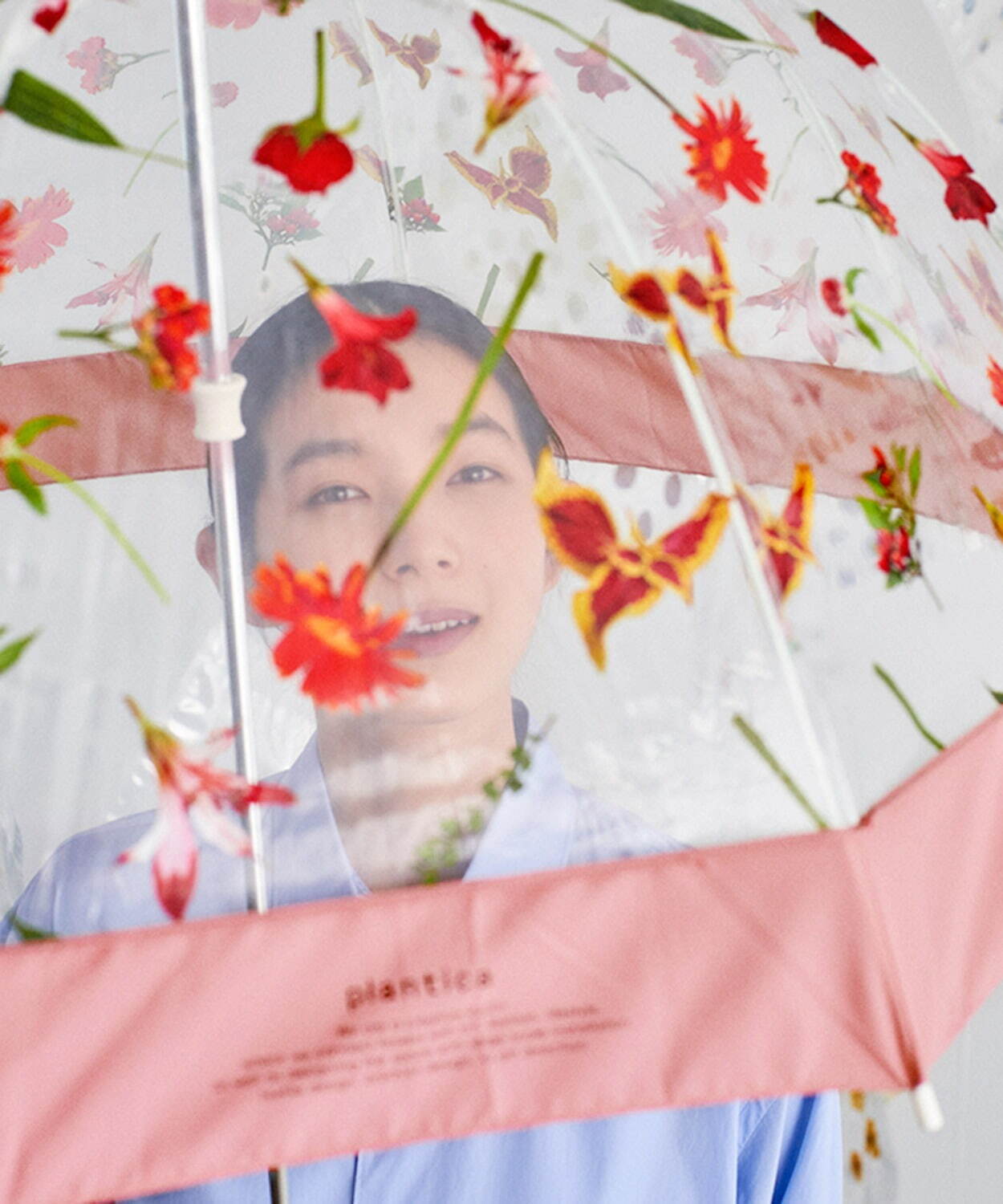 Wpc.“花々が宙を舞う”ビニール傘 歴代全ラインナップが大阪・心斎橋パルコに、新作の大人ピンクも｜写真5