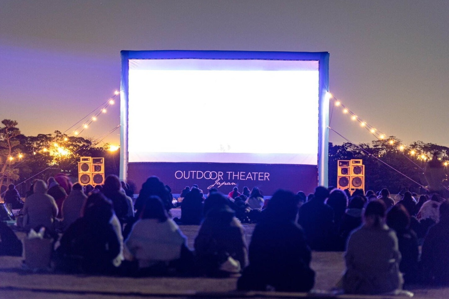 夜桜×映画鑑賞「夜桜シアター」グランドプリンスホテル高輪の日本庭園で『ピーターラビット』を上映