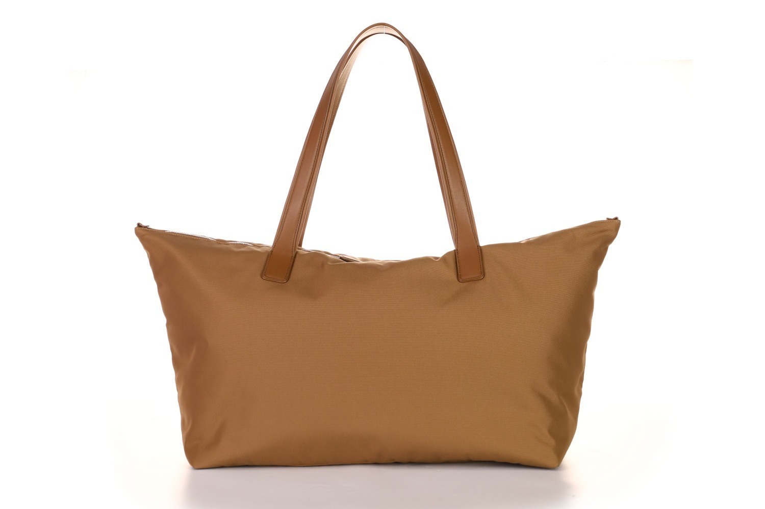 ザ・ロウ新作メンズダッフルバッグ＆バックパック“スポーティー”なナイロン素材、伊勢丹新宿店限定で