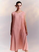 プリーツ プリーズ イッセイ ミヤケ、風に弾むカラフルワンピース＆鮮やかイエローのフーディ｜写真5