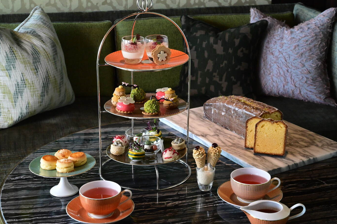 マンダリン オリエンタル 東京の桜アフタヌーンティー、“春＆盆栽”イメージのピスタチオケーキなど