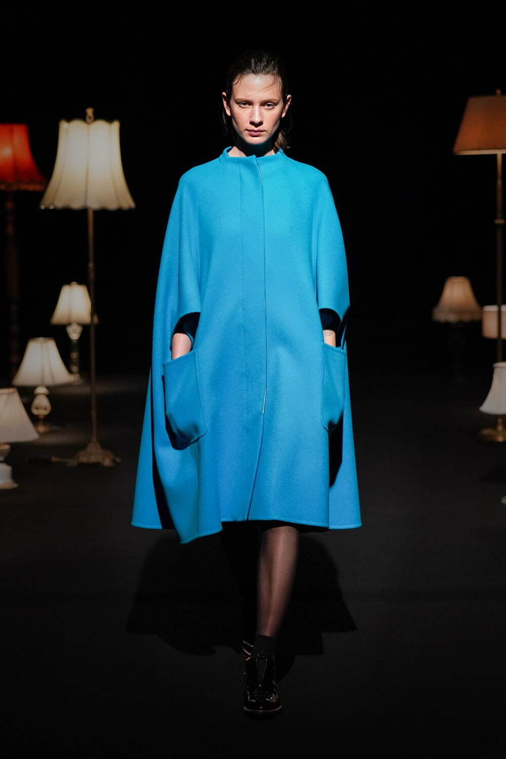 サポートサーフェス 2022-23年秋冬｜female ケープ