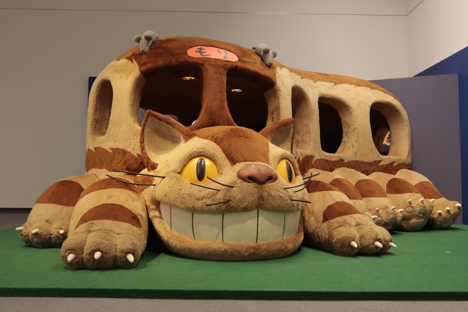 美術館｜「ジブリパークとジブリ展」長野県立美術館で、ジブリパークの秘密公開！ネコバスや湯婆婆の執務室