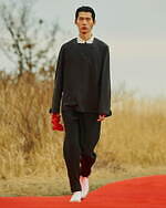 イレニサ 2022-23年秋冬コレクション、“朱”が持つ神聖さを閉じ込めて｜写真10