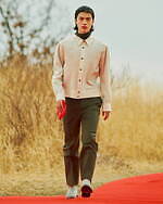 イレニサ 2022-23年秋冬コレクション、“朱”が持つ神聖さを閉じ込めて｜写真16