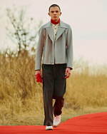 イレニサ 2022-23年秋冬コレクション、“朱”が持つ神聖さを閉じ込めて｜写真18