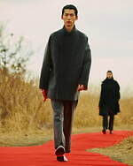 イレニサ 2022-23年秋冬コレクション、“朱”が持つ神聖さを閉じ込めて｜写真19