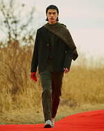 イレニサ 2022-23年秋冬コレクション、“朱”が持つ神聖さを閉じ込めて｜写真21