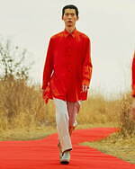 イレニサ 2022-23年秋冬コレクション、“朱”が持つ神聖さを閉じ込めて｜写真28