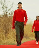 イレニサ 2022-23年秋冬コレクション、“朱”が持つ神聖さを閉じ込めて｜写真29