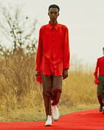 イレニサ 2022-23年秋冬コレクション、“朱”が持つ神聖さを閉じ込めて｜写真32