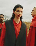 イレニサ 2022-23年秋冬コレクション、“朱”が持つ神聖さを閉じ込めて｜写真35