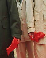 イレニサ 2022-23年秋冬コレクション、“朱”が持つ神聖さを閉じ込めて｜写真40