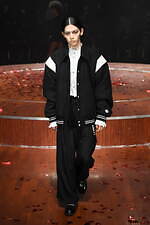 コンダクター 2022-23年秋冬コレクション、美しくも危うい感情の二面性｜写真7