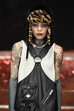 コンダクター 2022-23年秋冬コレクション、美しくも危うい感情の二面性｜写真18