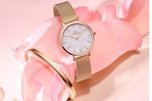 ダニエル ウェリントン“⽟⾍⾊に輝く”「マザーオブパール」の新作ウォッチ