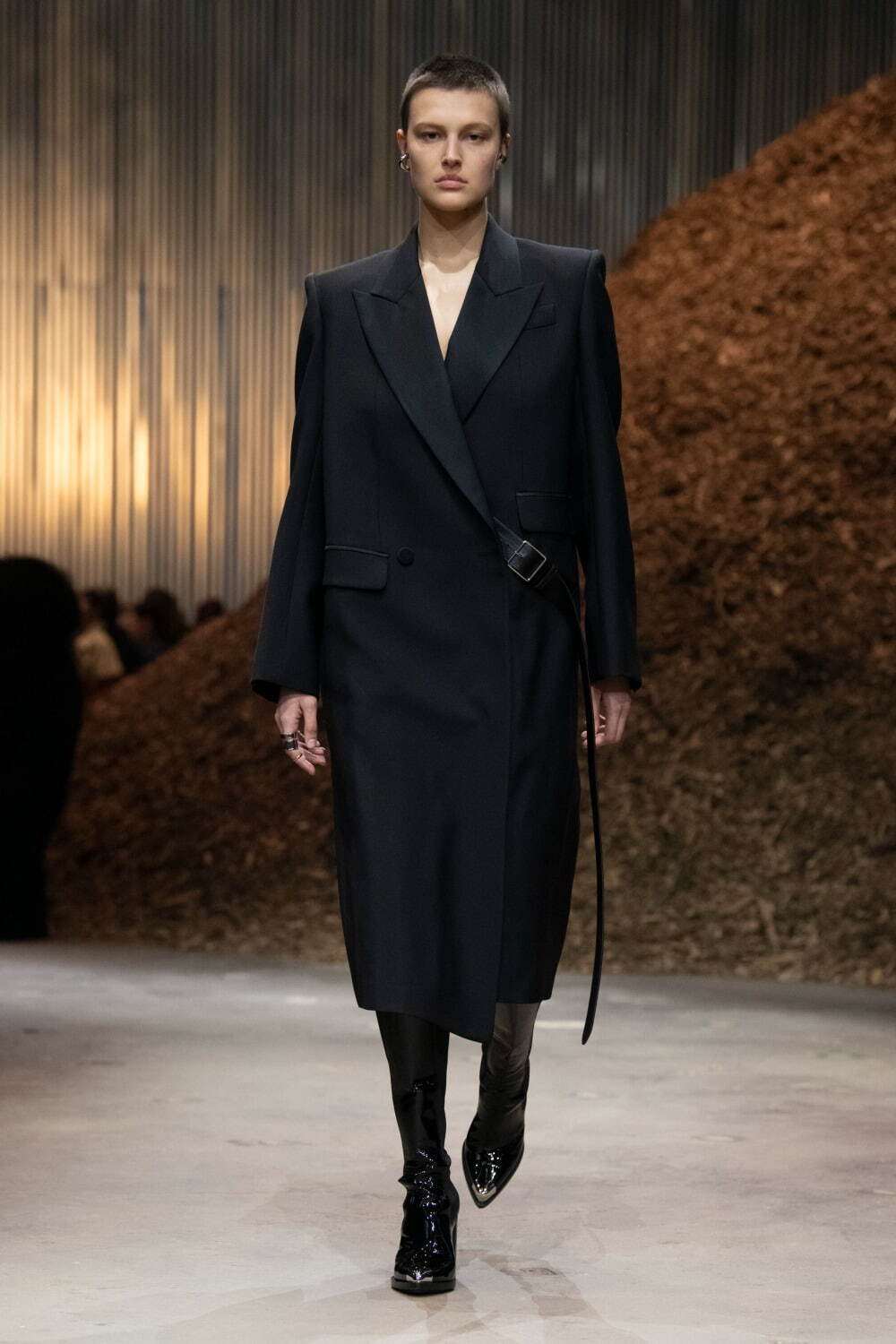 アレキサンダー・マックイーン(Alexander McQueen) 2022-23年秋冬