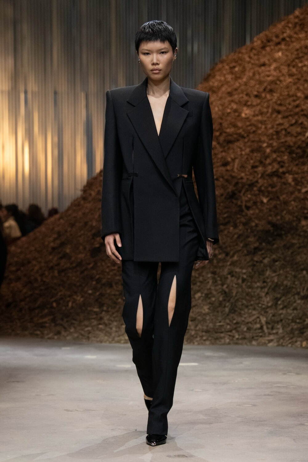 アレキサンダー・マックイーン(Alexander McQueen) 2022-23年秋冬