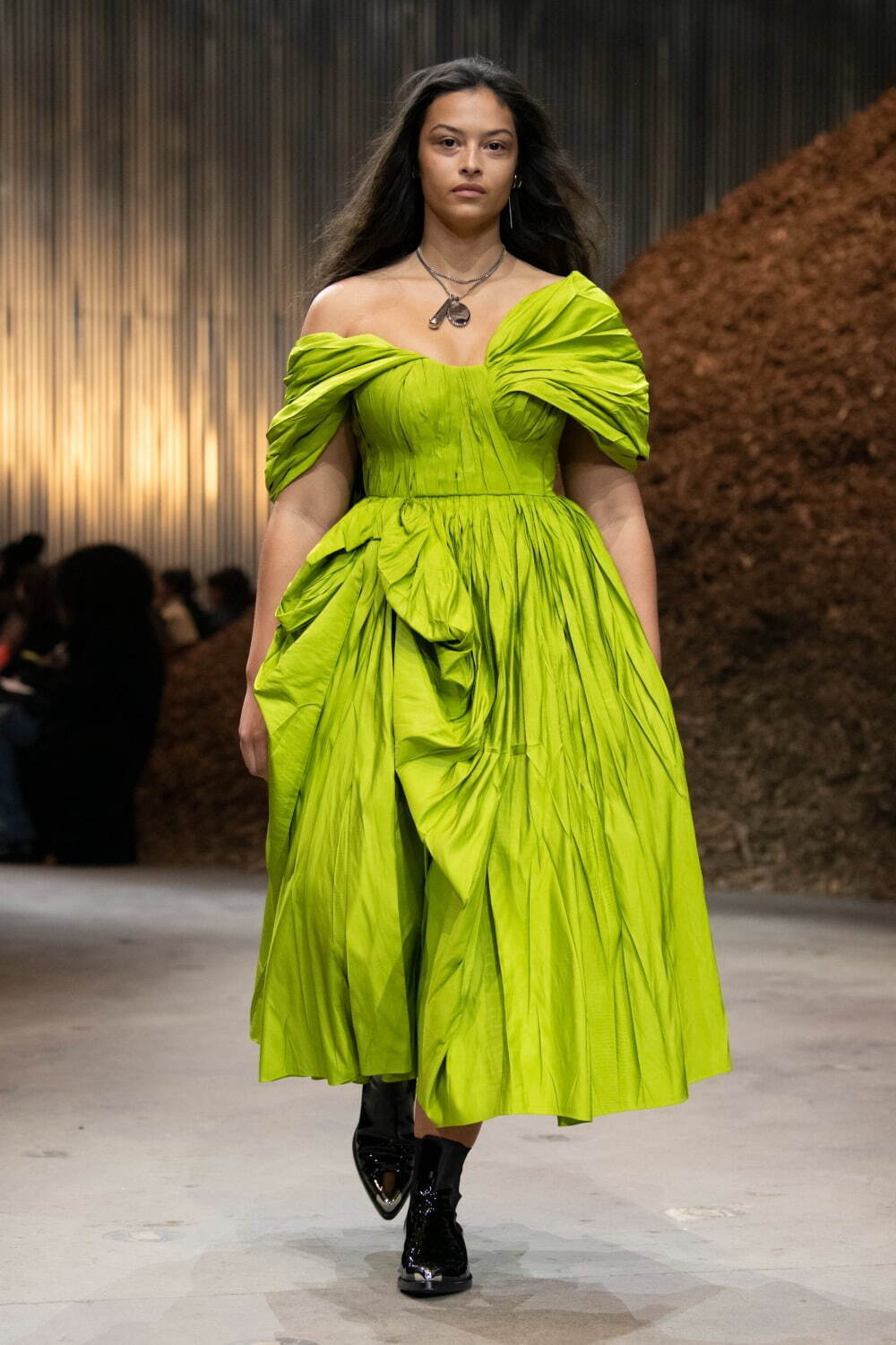 アレキサンダー・マックイーン(Alexander McQueen) 2022-23年秋冬