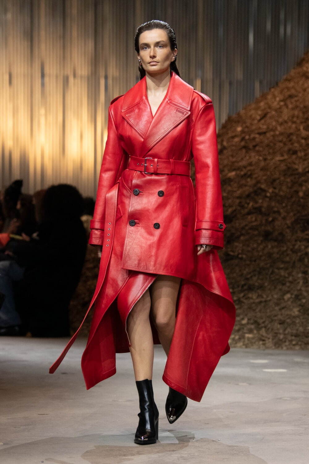 アレキサンダー・マックイーン(Alexander McQueen) 2022-23年秋冬