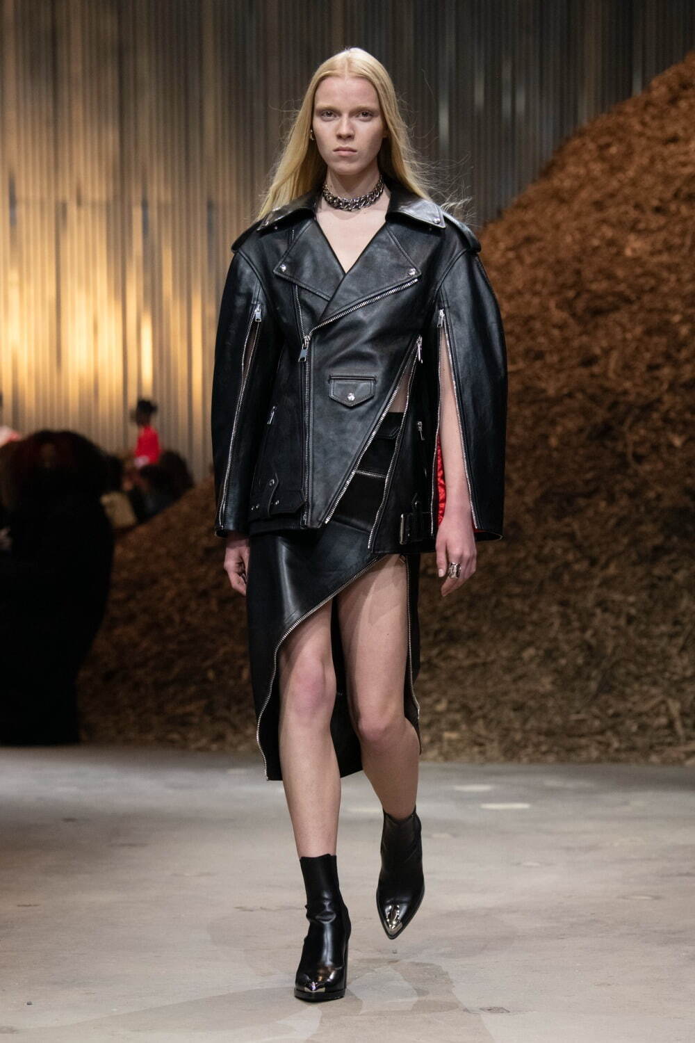 アレキサンダー・マックイーン(Alexander McQueen) 2022-23年秋冬