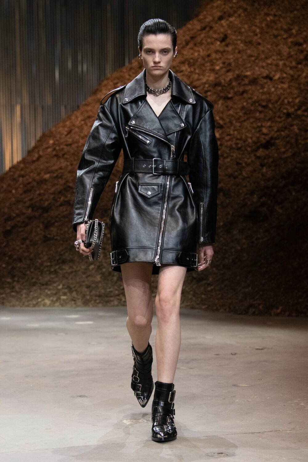 アレキサンダー・マックイーン(Alexander McQueen) 2022-23年秋冬