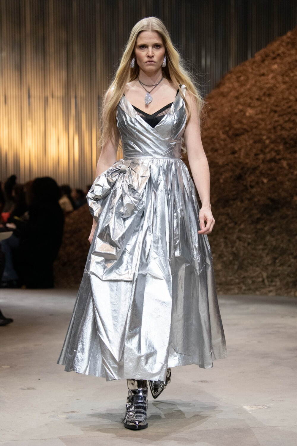 アレキサンダー・マックイーン(Alexander McQueen) 2022-23年秋冬