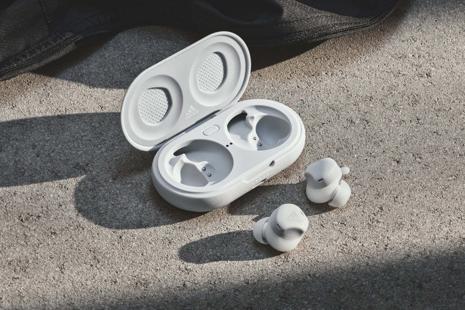 ランニング｜アディダス初の完全ワイヤレスイヤホン誕生、ノイズキャンセリング機能搭載モデルも