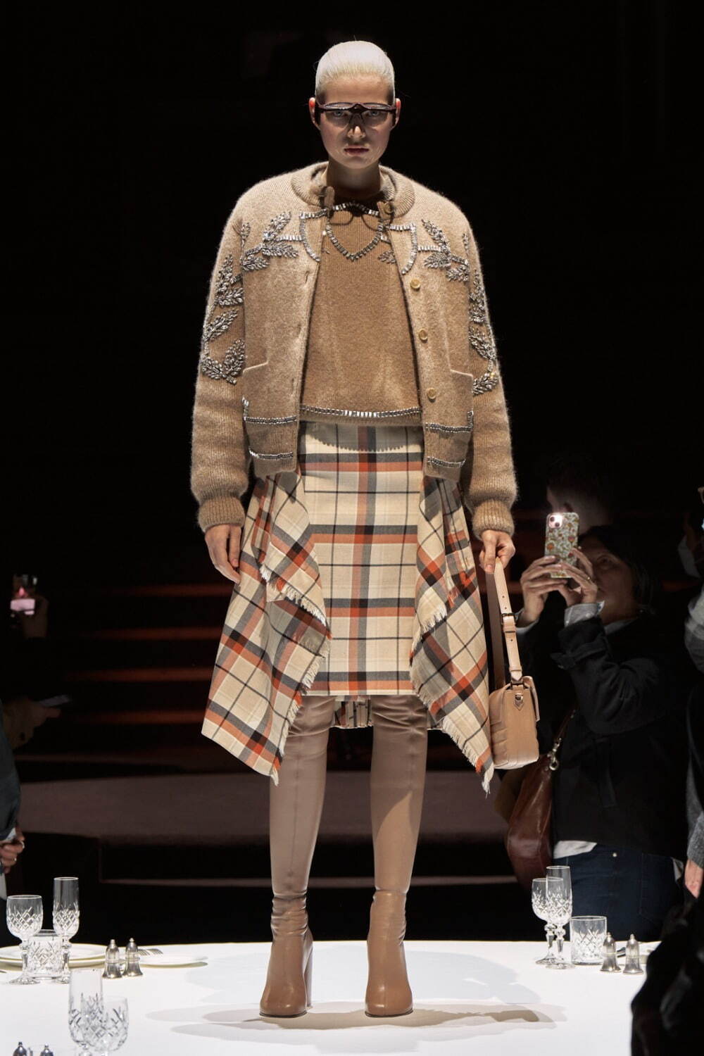 バーバリー(BURBERRY) 2022-23年秋冬ウィメンズコレクション シルエット - 写真9