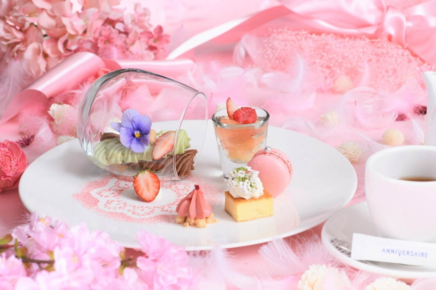 アニヴェルセルカフェの お花見スイーツ アフタヌーンティー 桜咲くみなとみらい横浜で ファッションプレス