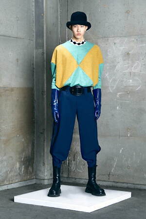 メグミウラ ワードローブ 22-23年秋冬コレクション - 色と個性が交差する服｜写真4