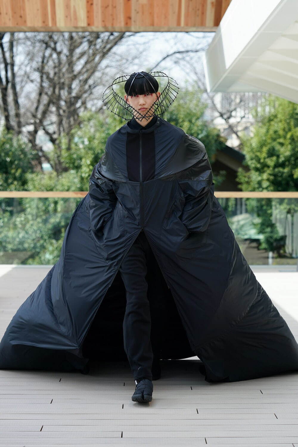 ヨシオクボ 2022-23年秋冬コレクション - 服作りを通した“風への挑戦”｜写真7