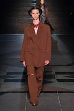 フミエ タナカ 2022-23年秋冬コレクション - 歩みを止めず、希望へと向かう｜写真1