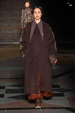 フミエ タナカ 2022-23年秋冬コレクション - 歩みを止めず、希望へと向かう｜写真4