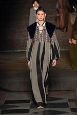 フミエ タナカ 2022-23年秋冬コレクション - 歩みを止めず、希望へと向かう｜写真8