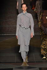 フミエ タナカ 2022-23年秋冬コレクション - 歩みを止めず、希望へと向かう｜写真10