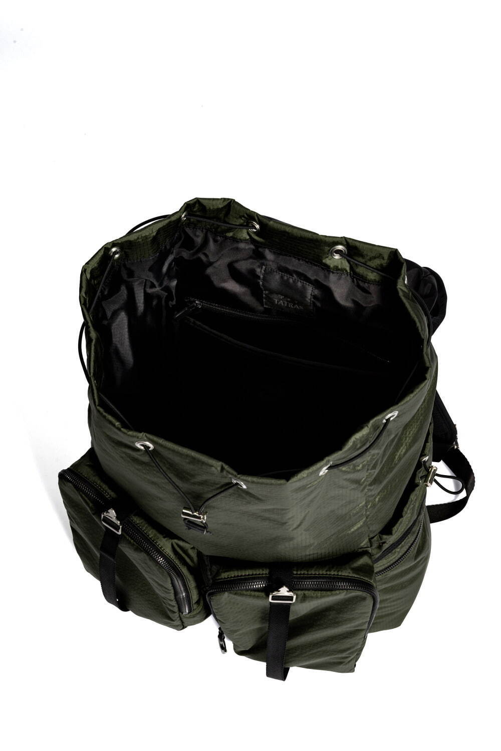 タトラス初のバッグ、“ダウンウェア”着想のメタルパーツ付きナイロントートやバックパック｜写真10