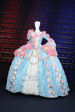 特別展「華麗なる宝塚歌劇衣装の世界」神戸ファッション美術館で