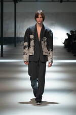 N21 2022-23年秋冬コレクション - ファッションの物語を今日的に“アップデート”｜写真24