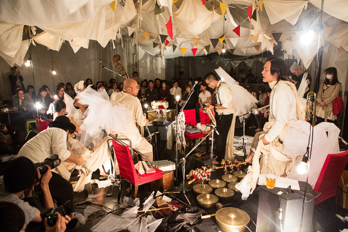 【レポート】スズキタカユキ＆音楽家による「音と布、光と料理のサーカス」 | 写真