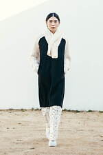 チノ 2022-23年秋冬ウィメンズコレクション - 自然の“画一的でない表情”に美学を求めて｜写真19